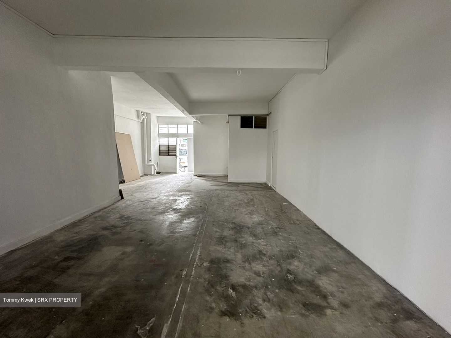 Jurong East Avenue 1 (D22), Shop House #589205891